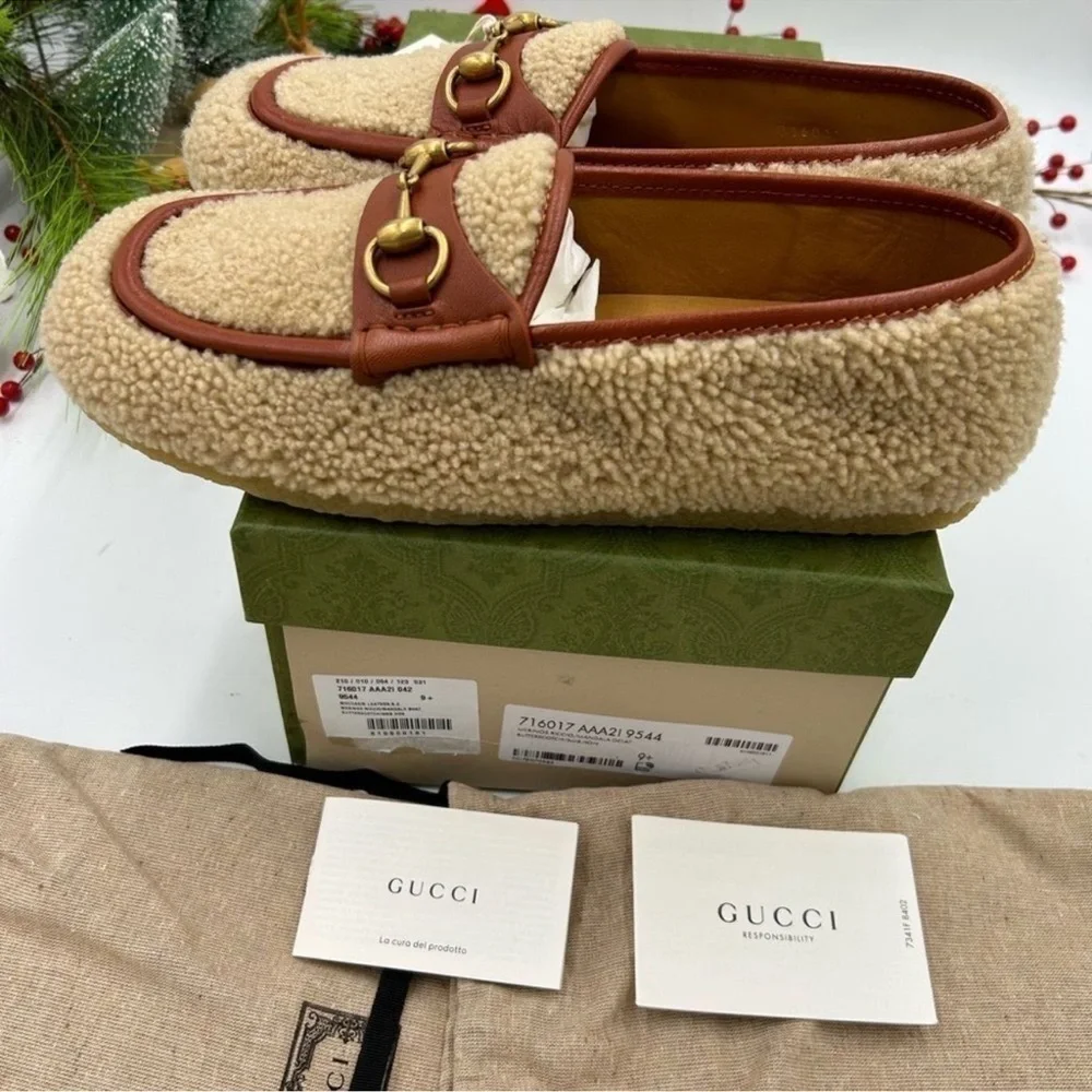 Men’s Gucci horsebit ivory wool loafers. Size 9.5 made in Italy.